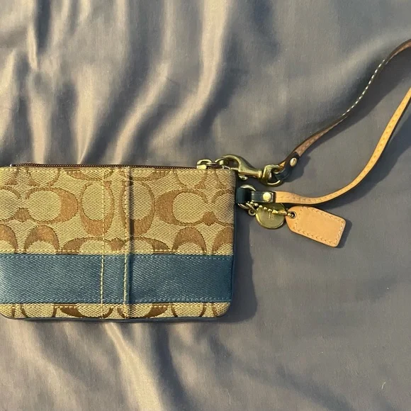Coach wristlet in great condition. - Picture 2 of 2